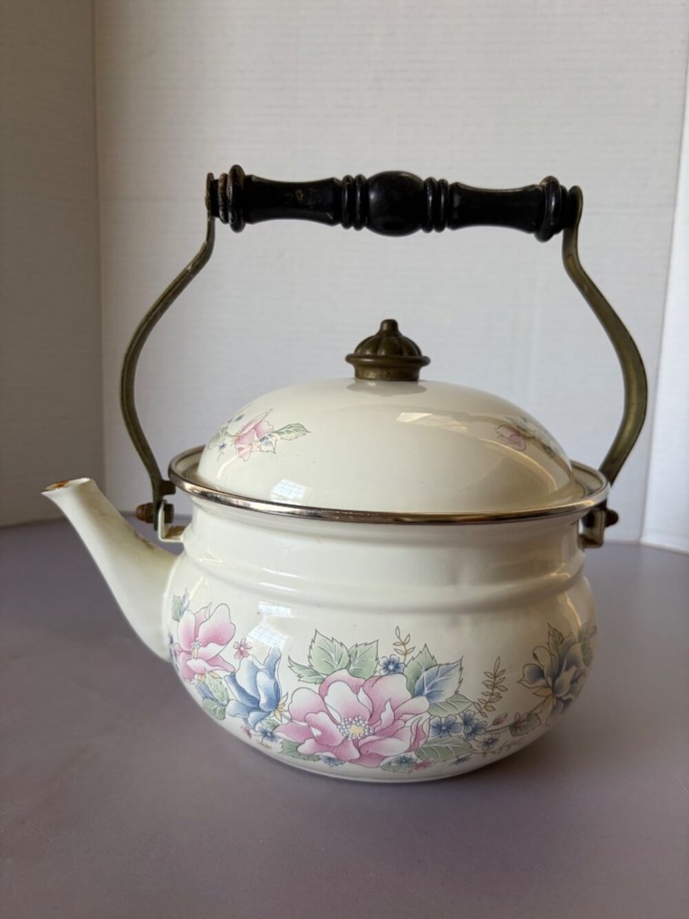 Vintage Floral Enamel Teapot With Metal Handle & Wooden Grip Cream With Pink & B